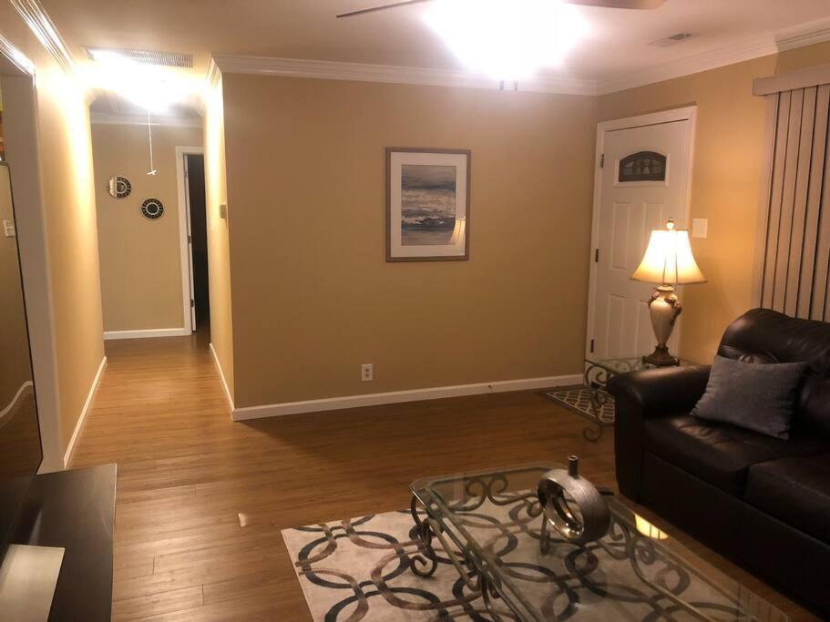 Apartment Quiet Neighborhood. Close To Casinos And Beach. *
